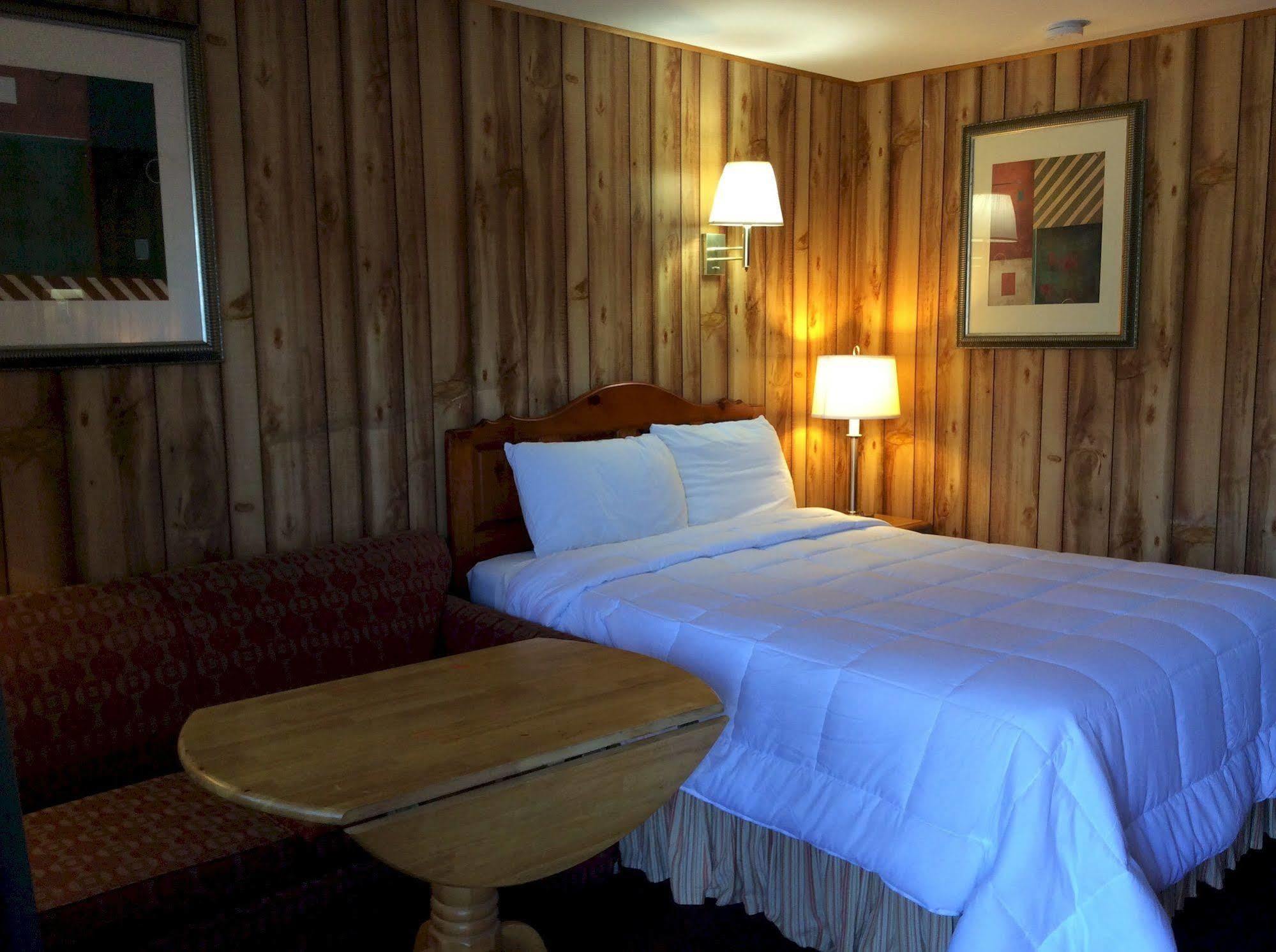 Country Inn - Licking Bagian luar foto