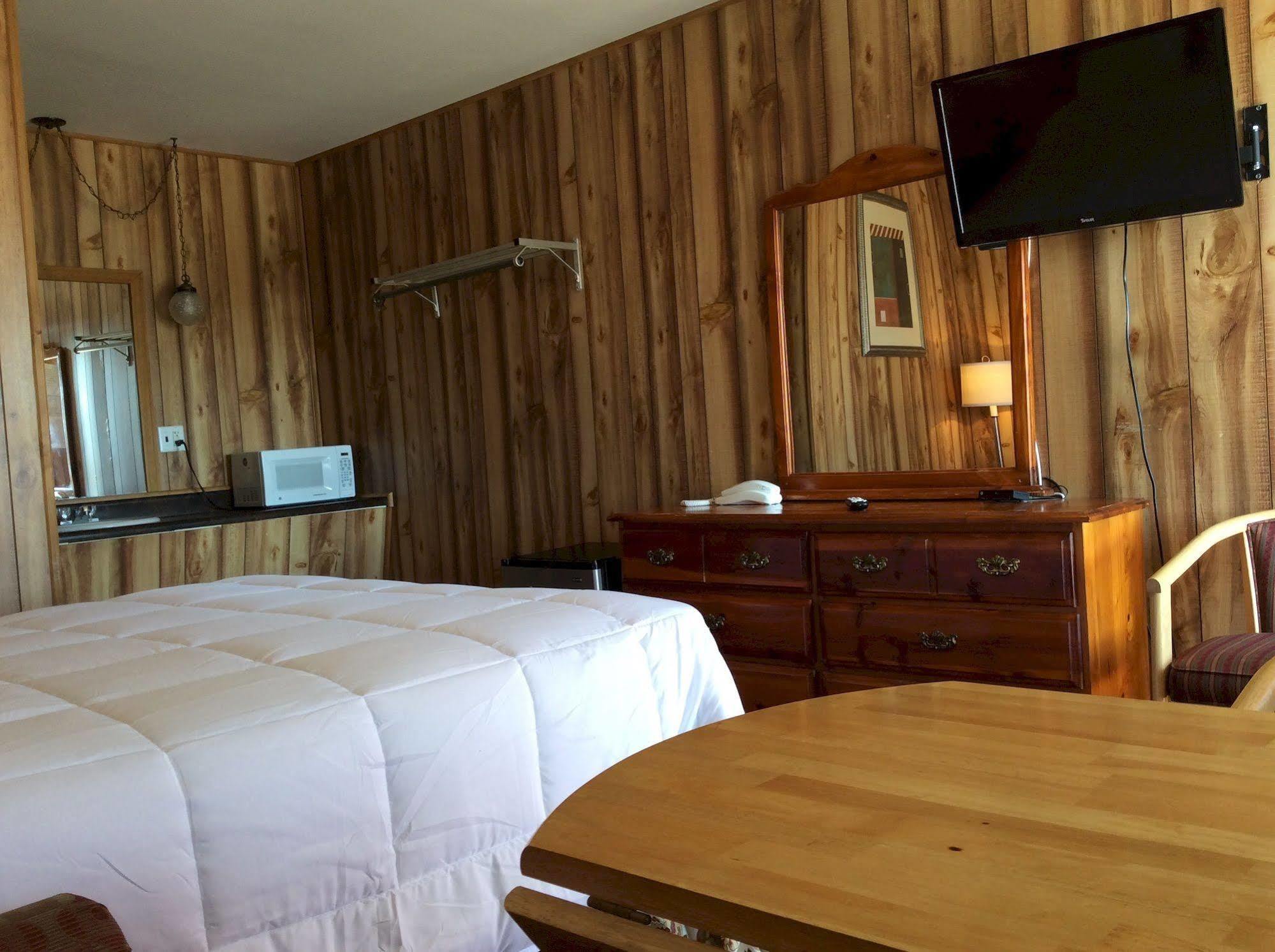 Country Inn - Licking Bagian luar foto